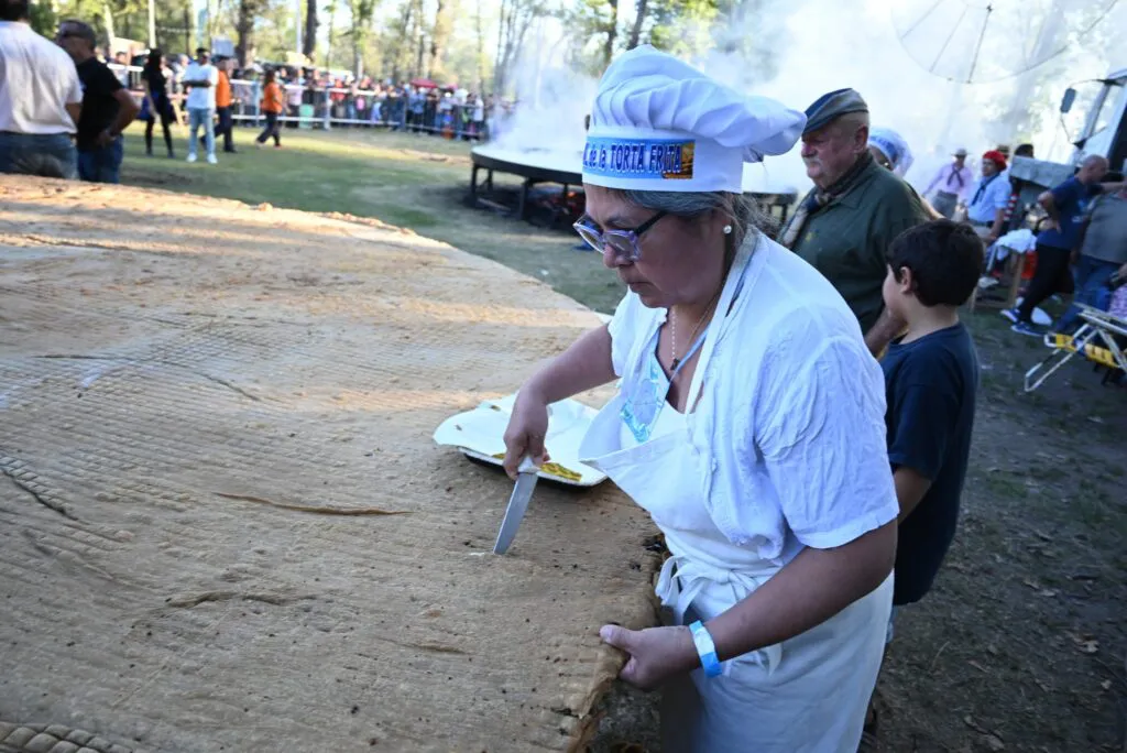 torta-frita-mas-grande-del-mundo2-1024x684