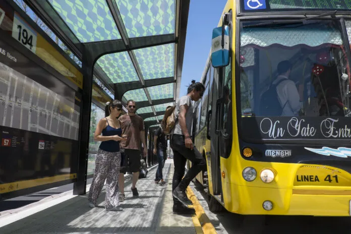 colectivo-pasajeros-696x464