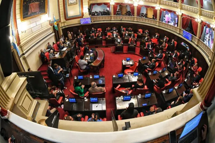 Senado-sesion-696x464
